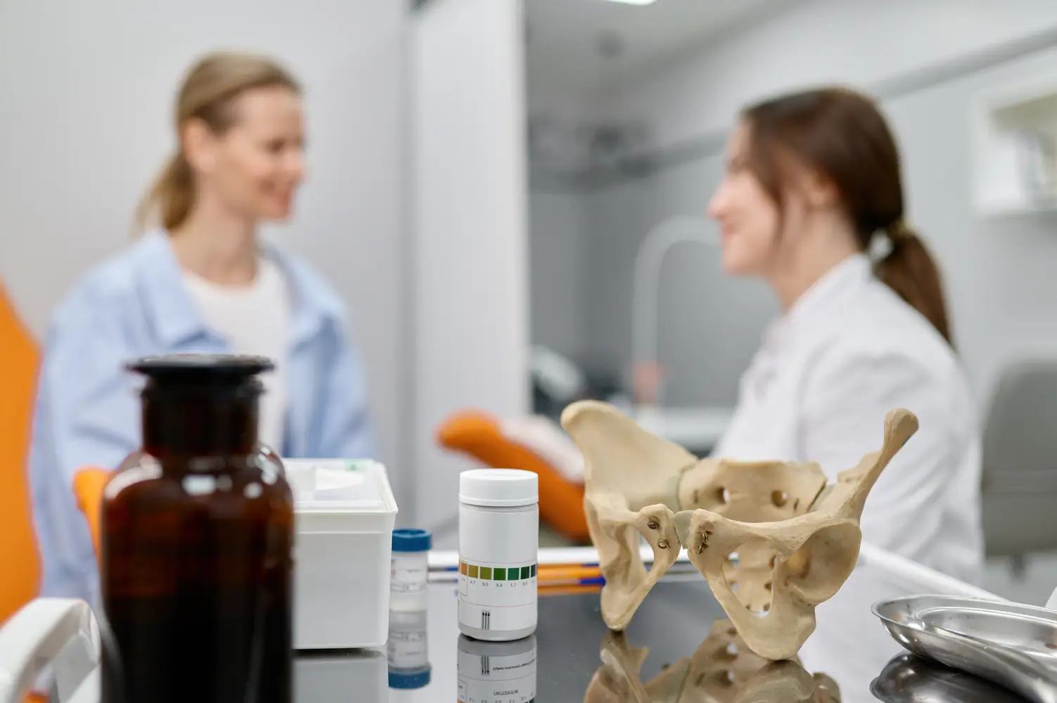 Comparación entre huesos sanos y huesos con osteoporosis