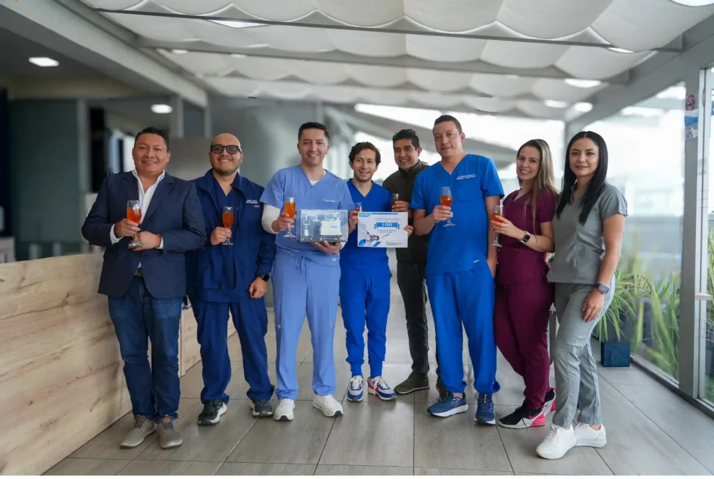 Clínica de Traumatología Quirúrgica | robot rosa®,Traumatología quirúrgica,traumatología,robot protesis,cadera robot rosa 100 cirugias equipo medico