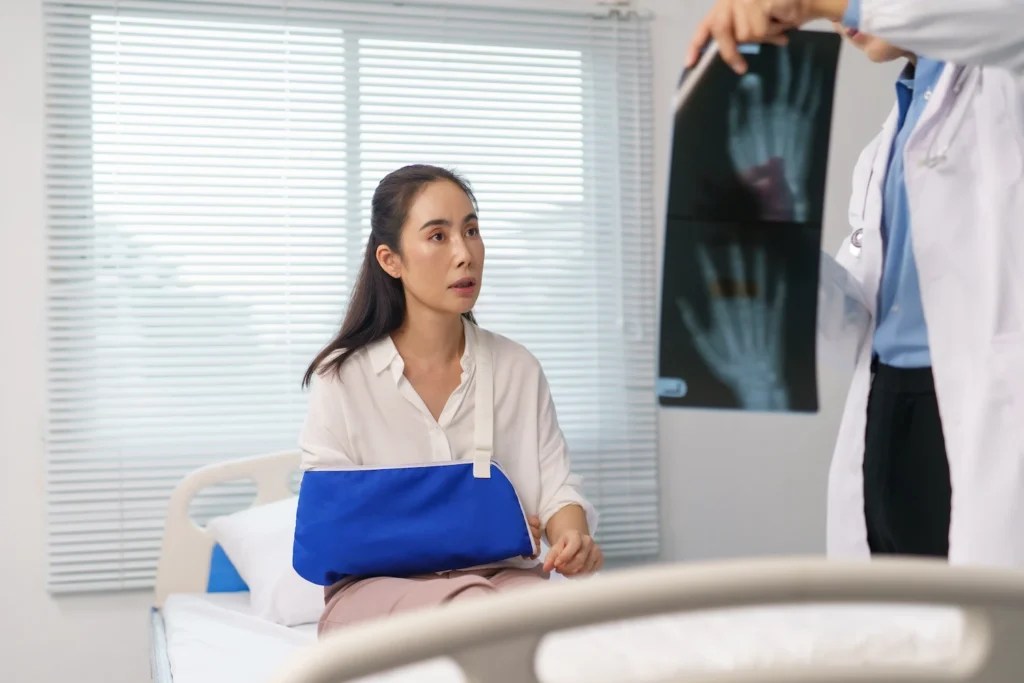 Clínica de Traumatología Quirúrgica | prevenir fracturas más comunes en adultos mayores - clínica de traumatología quirúrgica